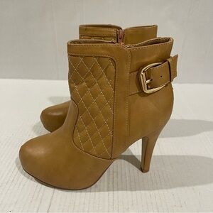 Women’s Beige Faux Leather Heel Booties Size 6 US!
